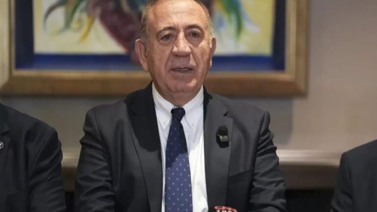 CHP İstanbul İl Başkanlığı’ndaki kayyımlık görevi sona eren Gürsel Tekin: Genel Başkan yeniden yapılanma konusunda kararını verecektir