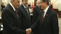 Davutoğlu’na “cumhurbaşkanına hakaret” iddiasıyla soruşturma açılmıştı: Binali Yıldırım da şikâyetçi olmuş, tazminat almış