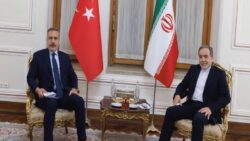 Dışişleri Bakanı Fidan, İranlı mevkidaşı Arakçi ile görüştü