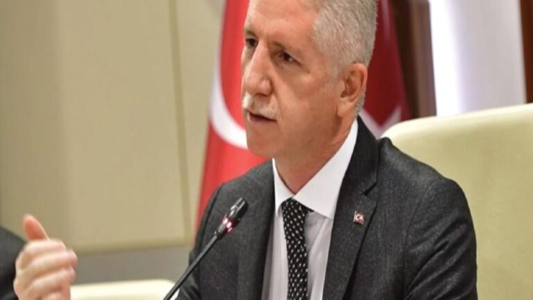 İstanbul Valisi Gül’den Özgür Özel’e ‘Üsküdar’ yanıtı: Kamu görevlilerini hedef göstererek yönetim anlayışınızın ortaya çıkardığı sorumluluğu değiştiremezsiniz