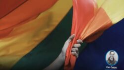 LGBTİ+ operasyonlarında gözaltına alınanların avukatlığını yapan İHD İzmir Eş Başkanı: Mahkeme kararı olmadan telefon galerilerine girildi, özel fotoğraf ve mesajlar delil yapıldı