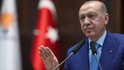 Nefes yazarı Zeyrek: AKP’liler kaygılı; ‘bürokratik elitlerin’ sadece muhalefetle değil AKP’lilerle de uğraştığını düşünüyorlar