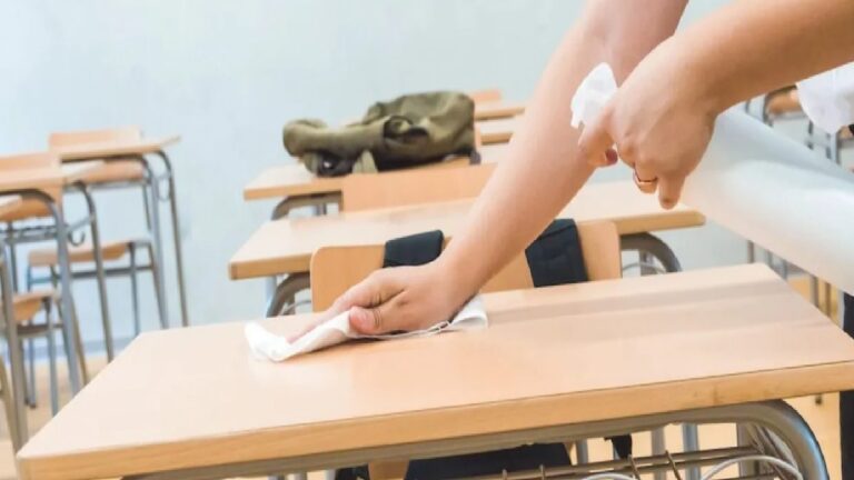 Okul kaydında dikkat çeken liste: 5 kilo çamaşır suyu, 48’li tuvalet kağıdı