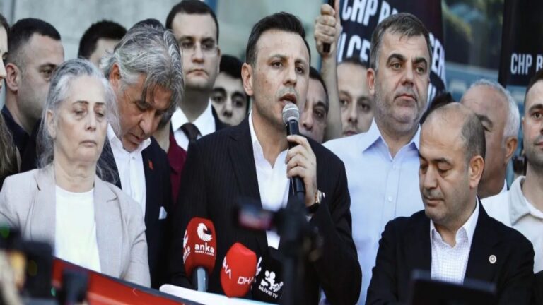 Özgür Çelik’ten Üsküdar seçimi açıklaması: Meclis üyelerine ‘Ya rozet ya kelepçe tak’ deniliyor