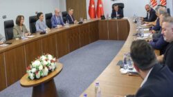 Özgür Özel, Alevi kurumlarının temsilcileriyle bir araya geldi