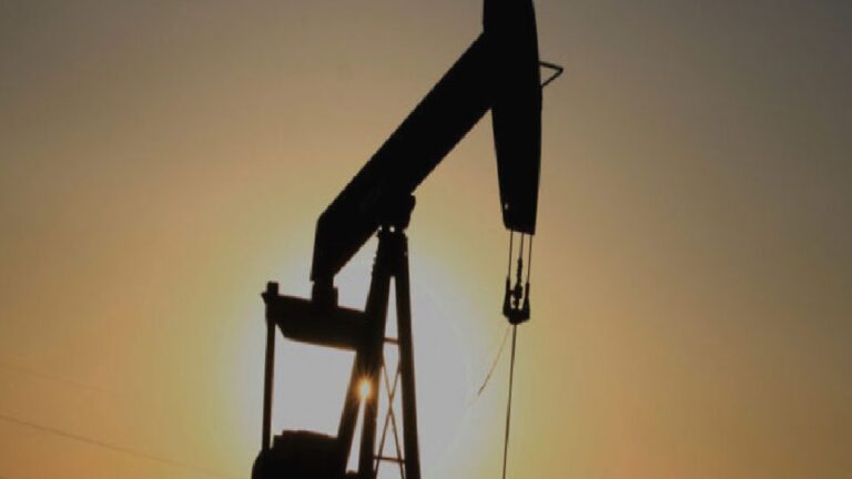 Petrol, Hürmüz Boğazı’nda arz endişeleriyle yükselişini sürdürdü
