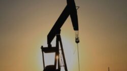 Petrol, Orta Doğu’dan alternatif arz umutlarıyla yüzde 1 düştü