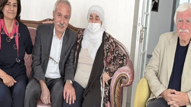 Selçuk Mızraklı, Demirtaş’ın annesini ziyaret etti: Sen niye tek geldin?