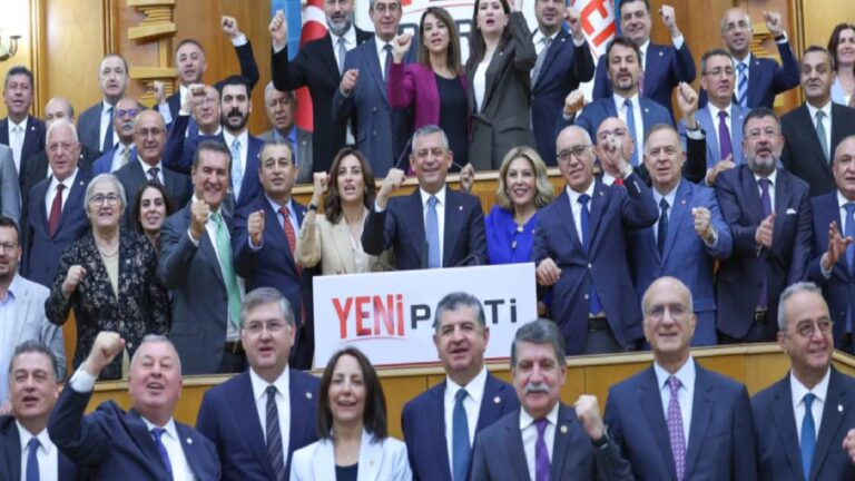Yeni Parti isim değişikliği için üç alternatif belirledi